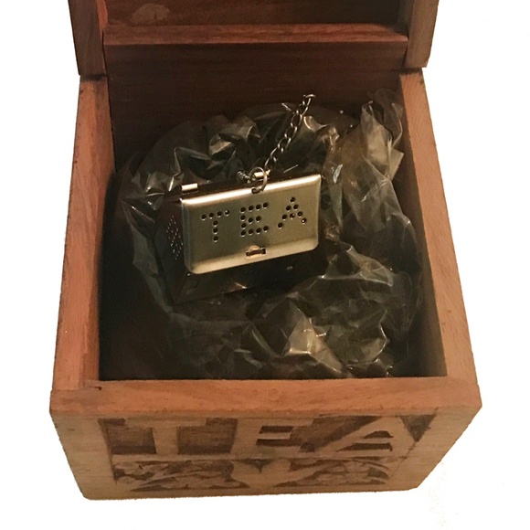 Hand Carved Rosewood Tea Caddy - Picture 3 of 4